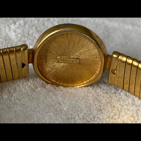 Vintage Monet Gold & Faux Pearl Stretch Bracelet - Picture 5 of 6